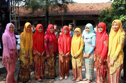 OsisNingrat's tweet photo. Paduan suara osis nihhh ππ #NEAF2016 https://t.co/LxaEKgjkA5