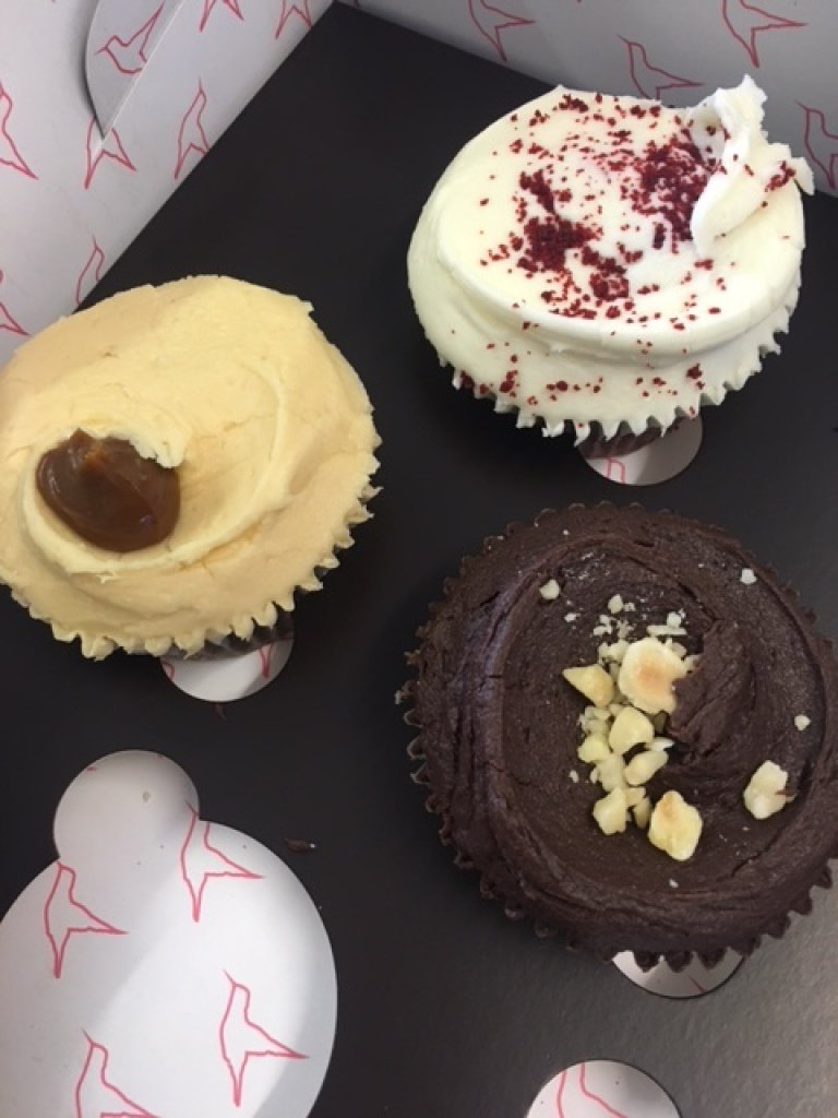 ShrdtchRndbt's tweet photo. Nothing like #Friday #treats from the directors!  Lovely cupcakes from @hummingbbakery https://t.co/5jzyzKCqRX
