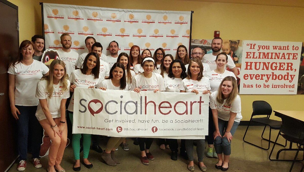 BeSocialHeart's tweet photo. We had 22 wonderful volunteers come out last night to pack 900 Backsnacks for @feednrthlndkids! #NVM2016 #volunteer https://t.co/OzyaUE85Ec