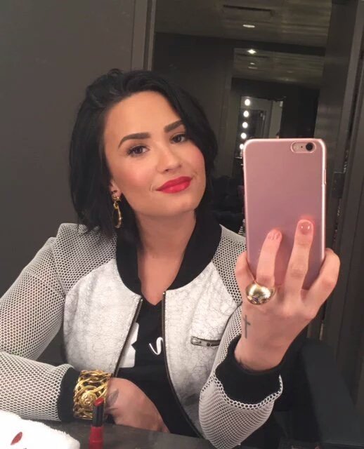 ddlovatoanangel's tweet photo. She is so gorgeous 😍💜 https://t.co/PxgNvaMqEN