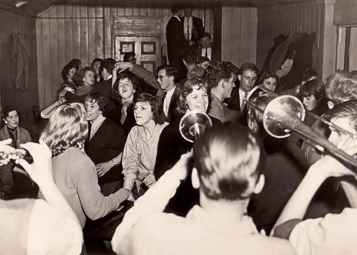 Don your best 60s gear and join us next Tuesday at <a href="/Carousel_LDN/">Carousel London</a> for #ARightRoyalKneesUp <a href="/Shuttlecockinc/">Shuttlecock-inc.</a>