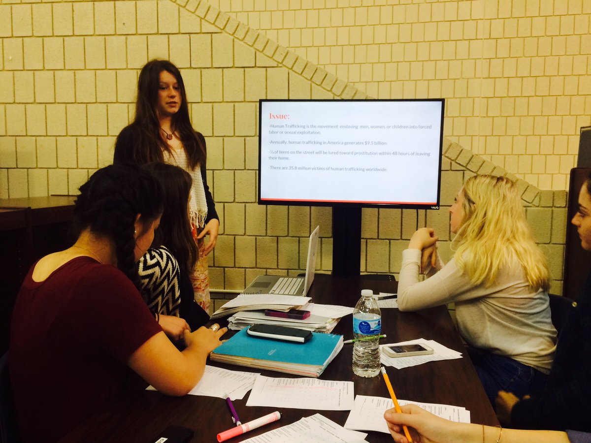 ROHS_Reimold's tweet photo. @lucy_donnellon presenting her social justice project on the collaboration stations. #rohslearningcommons #hela10 https://t.co/qPC7e71Wke