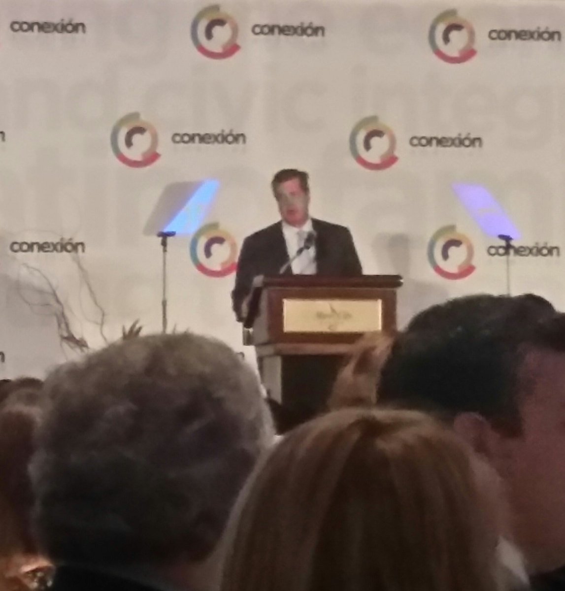 SmithwickMegan's tweet photo. Former Mayor Karl Dean at Conexión breakfast. Great organization! #cafecito2016 https://t.co/F2tSzjZAVG