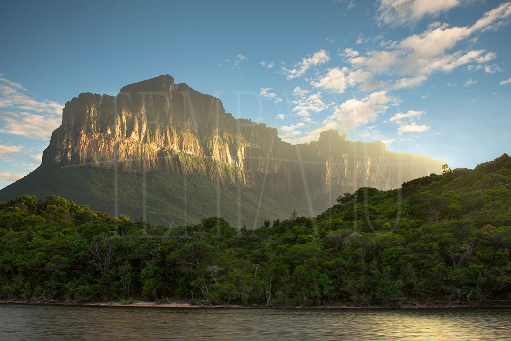 tempanofilms's tweet photo. Feliz #DiaDeLaTierra! Cuidemos nuestro bello planeta. https://t.co/Ouyl7NTRCH