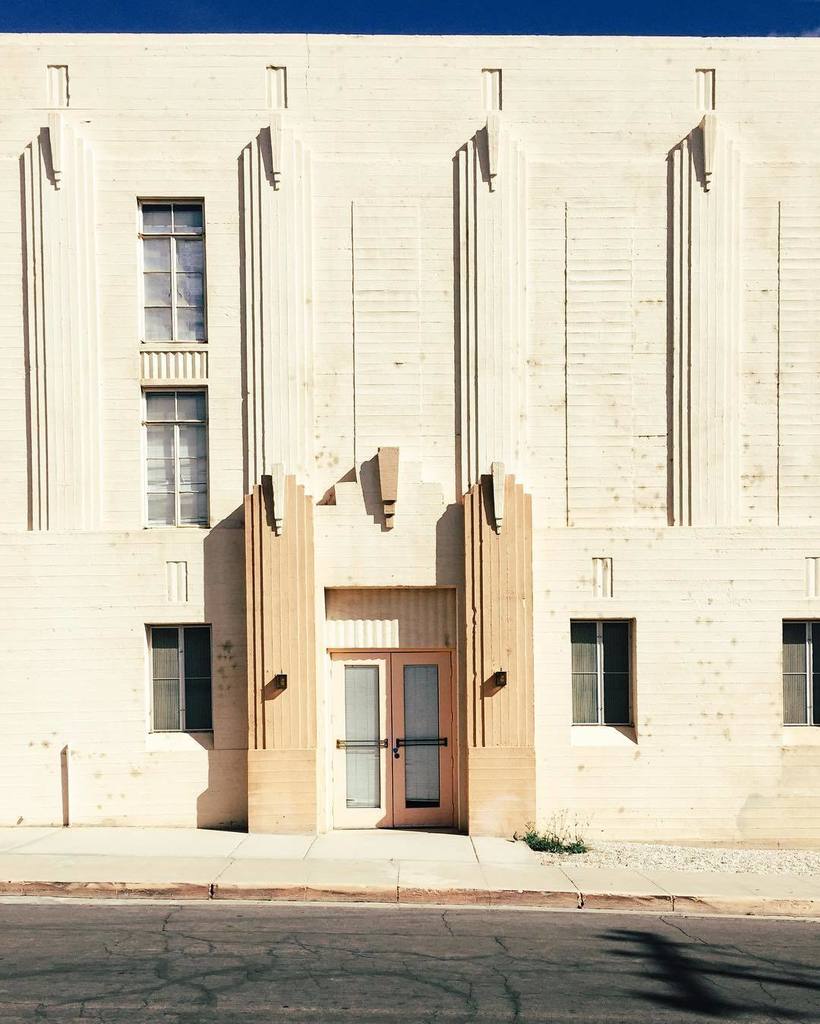 sweet_buildings's tweet photo. Get that #artdeco detailing, baby. 💗 #historicarchitecture #historicpreservation #sweetold… https://t.co/6AN4GvSbFN https://t.co/OfVaIgQb4L
