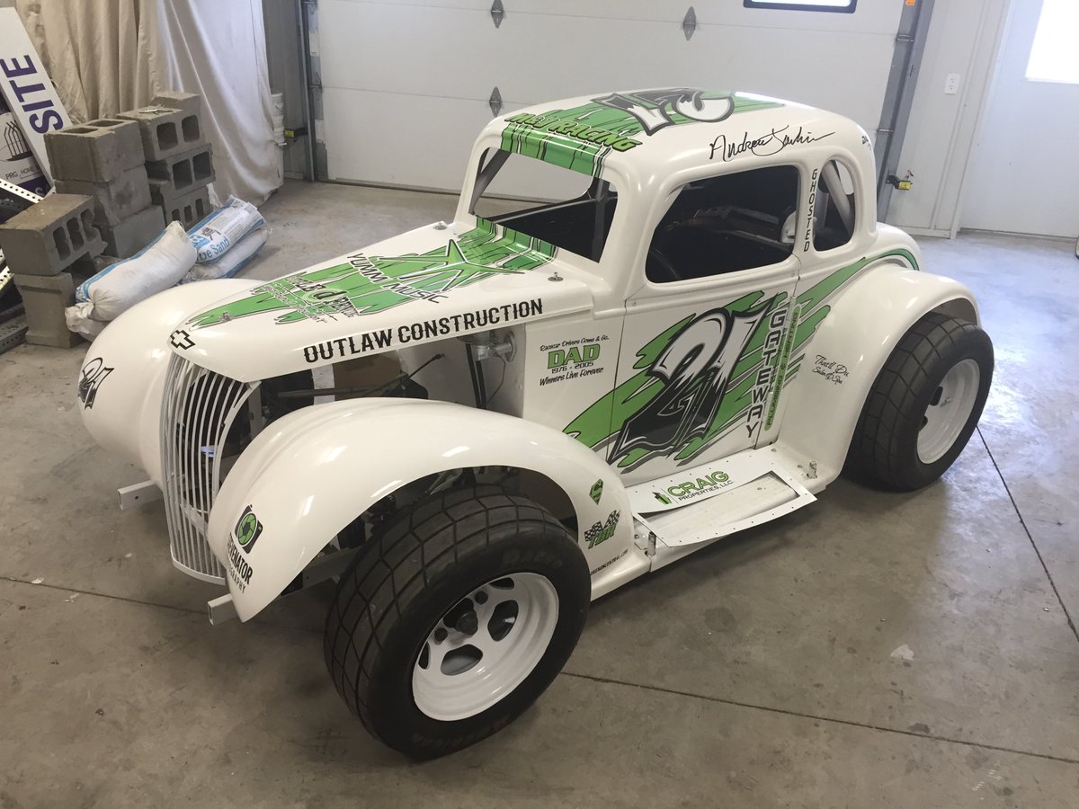 Check out the graphics on this race car.