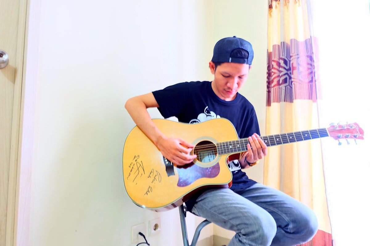 Coming soon , guitar tutorial single karna kau aku disini with <a href="/Iezman_ROT/">みき</a> , tees by <a href="/RYANsK_APPAREL/">RYAN's-K APPAREL</a>