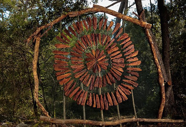 CultureTrip's tweet photo. Land Art: Astounding environmental artworks created by Spencer Byles during a walk in a French forest. #EarthDay https://t.co/jZzRiapXXr