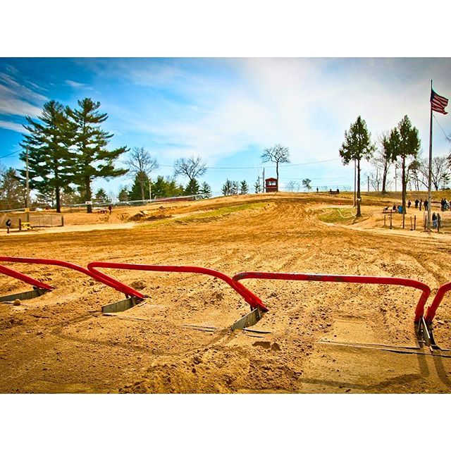 mxride96's tweet image. Happy Earth/ Jelly Bean / Girl Scout Leader day! #dirt #Earffff #dathoe #ricenation
 #mxride #MOTO2016