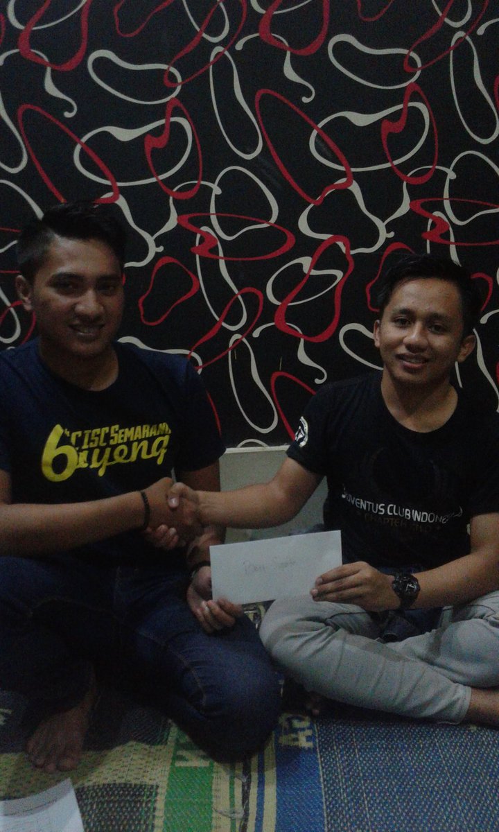 Penyerahan uang pembinaan best suporter <a href="/JCI_Semarang/">Juventini Semarang</a>