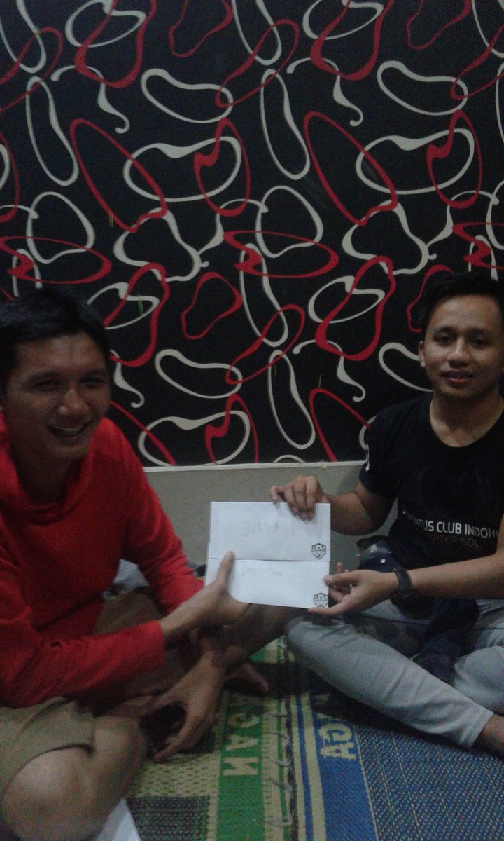 Penyerahan uang pembinaan juara 2 futsal paguyuban fans club semarang @Indomanutd_Smg