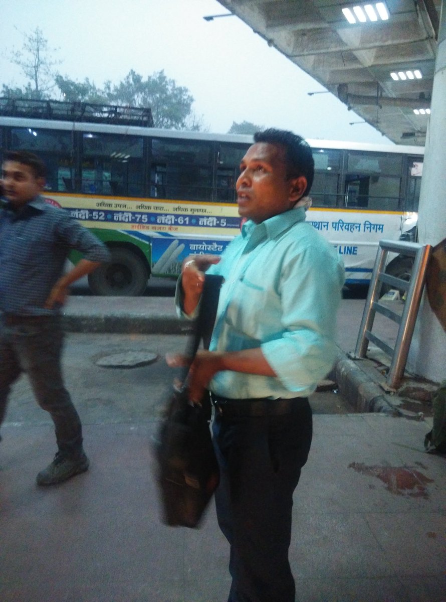 MayurSinghal2's tweet photo. @AapKaGopalRai conductor photo with bus number https://t.co/04QaLCAIsz
