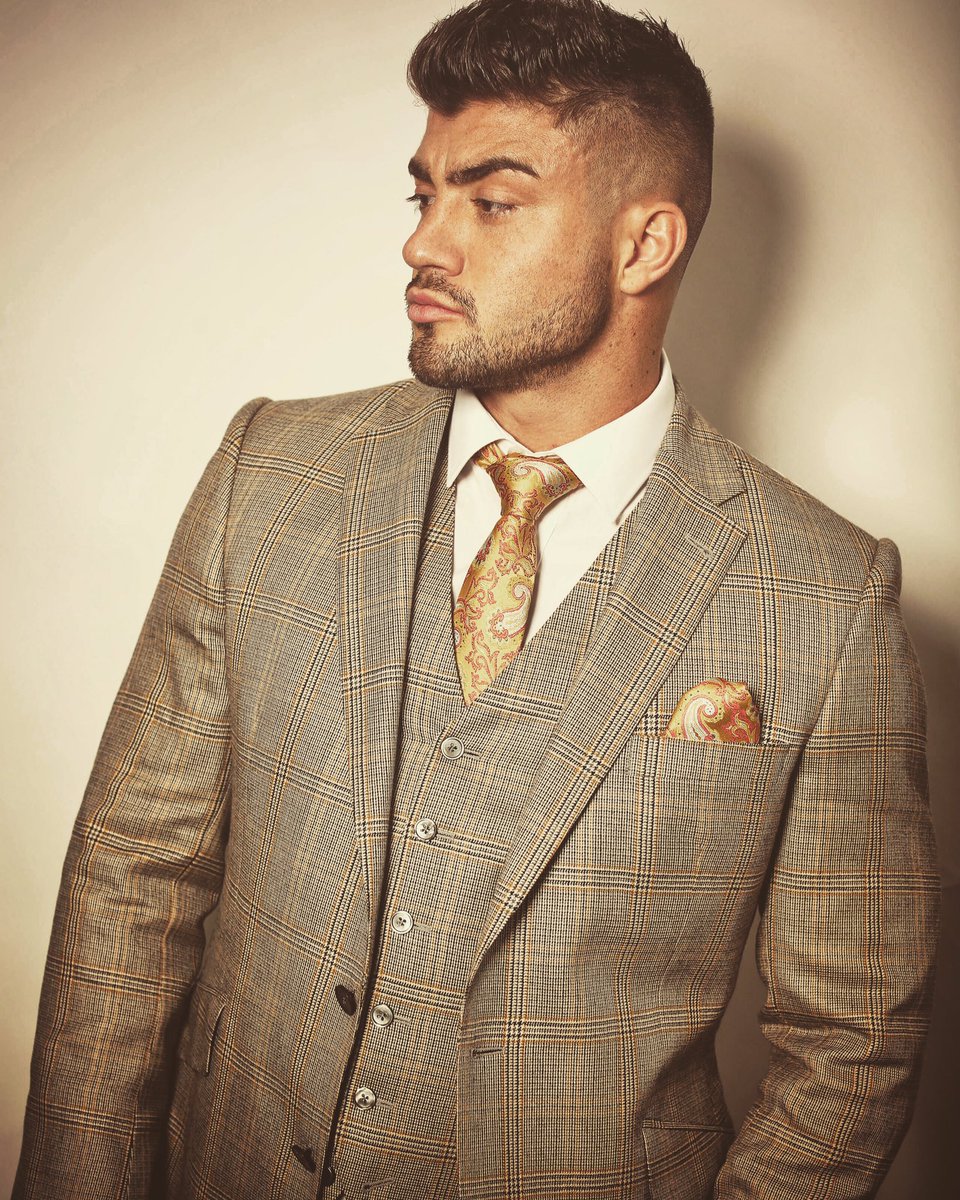 Rogan_OConnor's tweet photo. I don't often wear clothes.. But when I do.. I make sure I'm looking daps 😎

@crossandjones89 @TheHenleyHouse https://t.co/Hez9PRftfV
