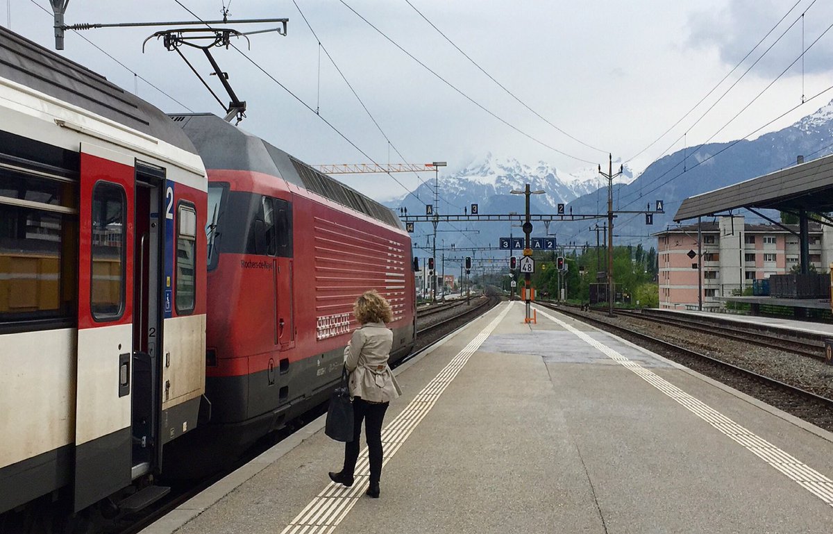 tikicheck's tweet photo. Fin de semaine, bon week-end ! @RailService #cff #sbb #ffs #commuting #tikicheck https://t.co/KsXeyQBOfH