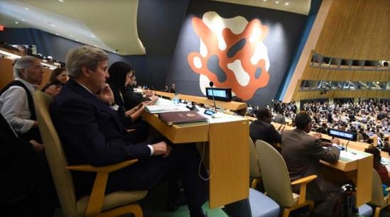 CBSEveningNews's tweet photo. On #EarthDeath, U.S. joins 170 nations to sign hard-won climate pact: https://t.co/SjXjjEwZxg https://t.co/u8BsHiR6oF