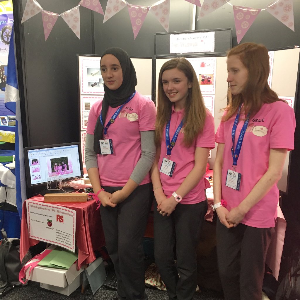 WeAreRSGroup's tweet photo. @pinklemonade4x4 used a @Raspberry_Pi to keep their presentation looping on a screen display all day. https://t.co/yQK2fpjyFG