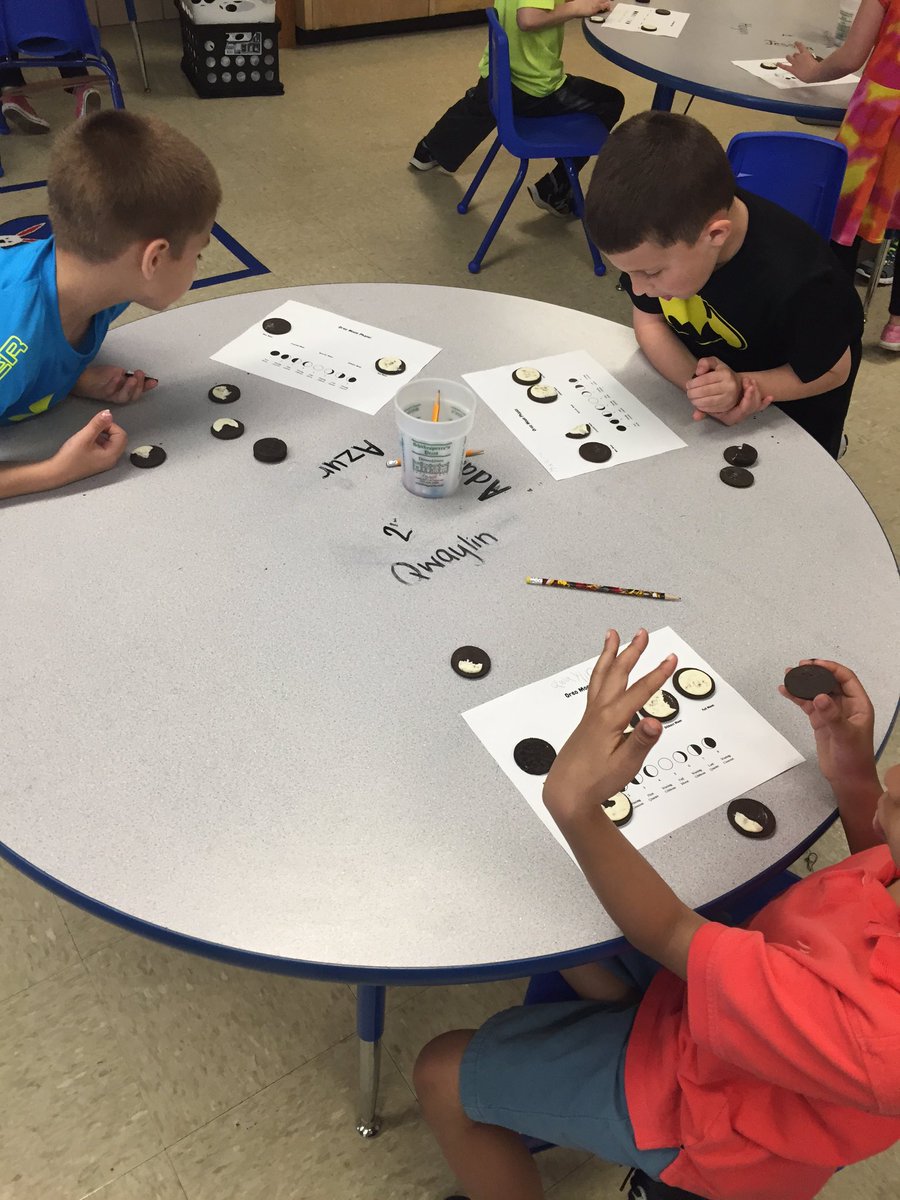 msreimler's tweet photo. What's better than learning about the moon phases than with Oreos? #cpsbest https://t.co/U1BCT3CRHR