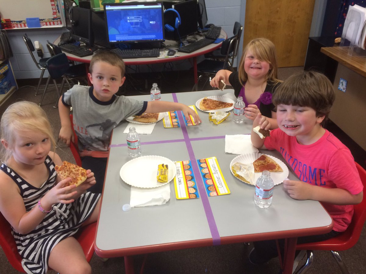 _MAS_proud's tweet image. PTO Party in Mrs. Field's Class! Top % in attendance at the Auction! #MASProud