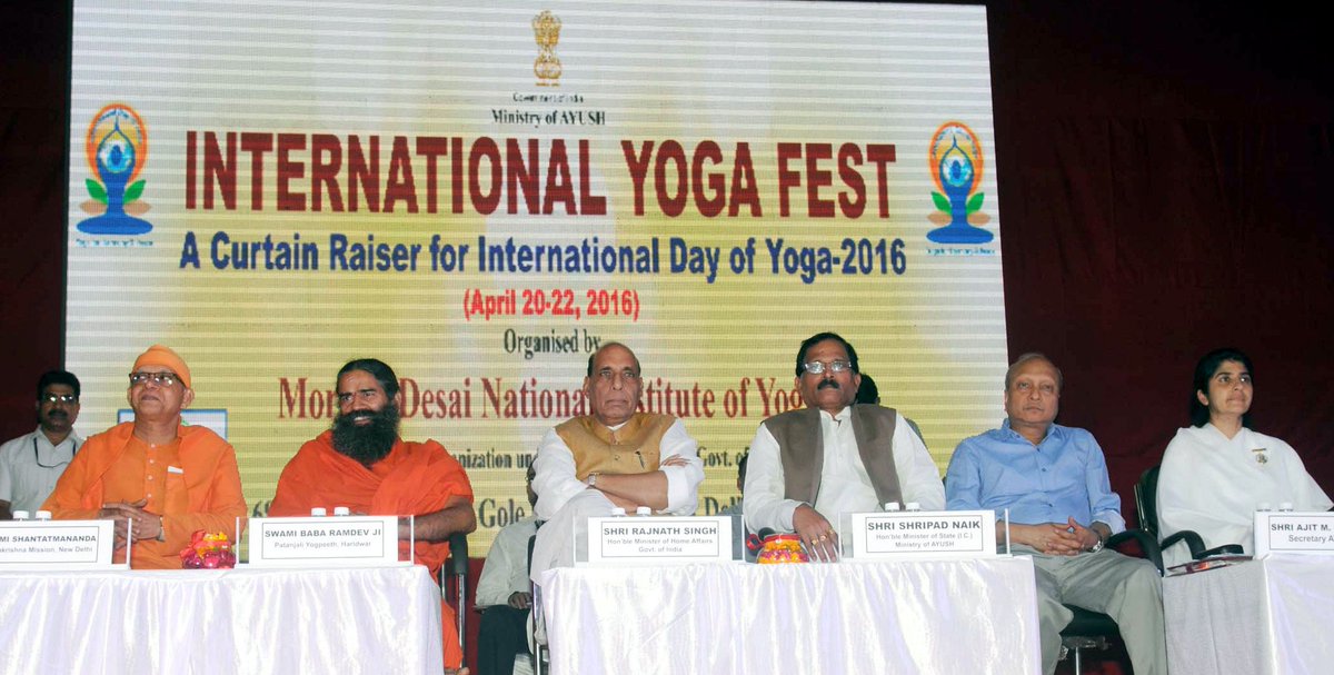 BJPLive's tweet image. Home Minister Shri @BJPRajnathSingh at the valedictory function of International Yoga Fest, organised by @moayush.