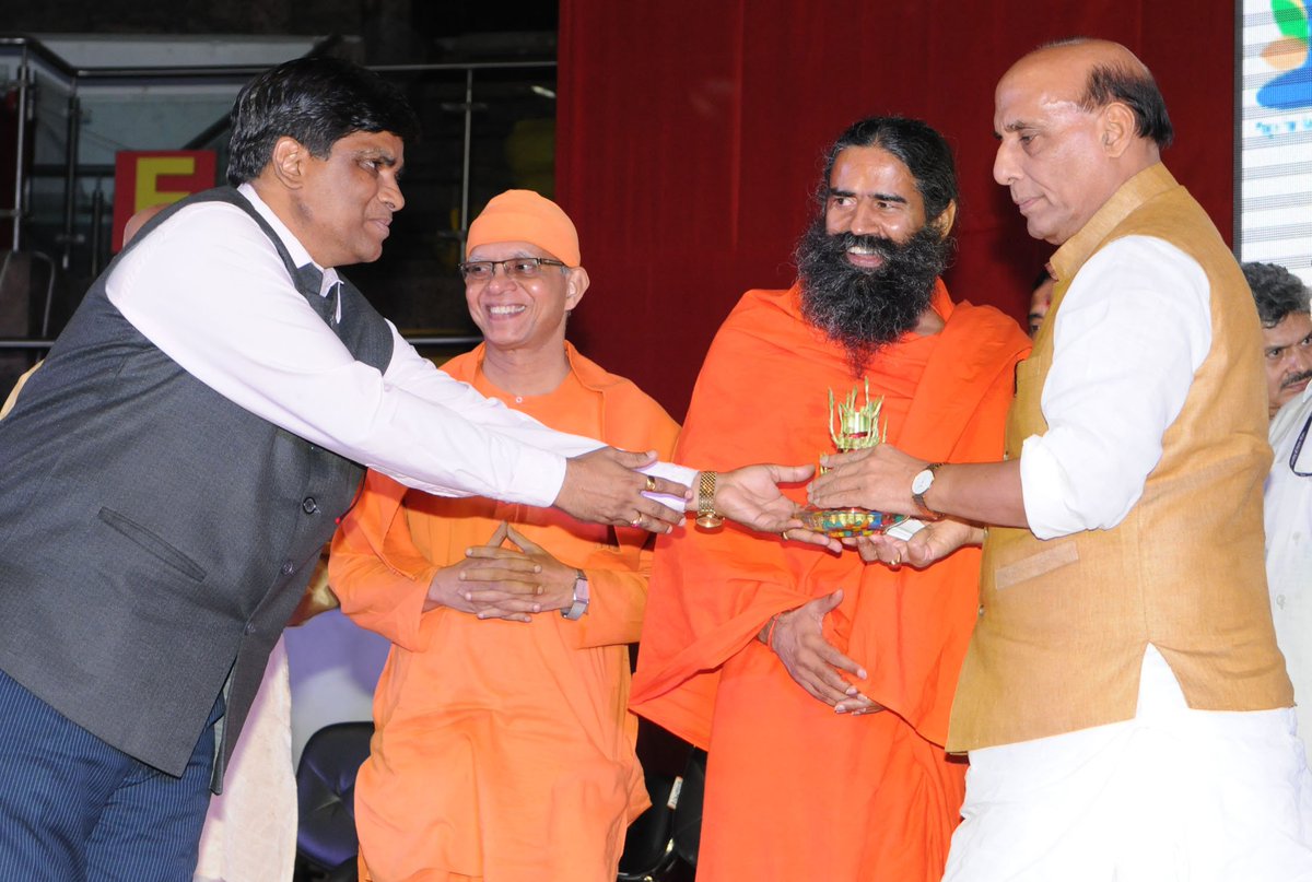 BJPLive's tweet image. Home Minister Shri @BJPRajnathSingh at the valedictory function of International Yoga Fest, organised by @moayush.