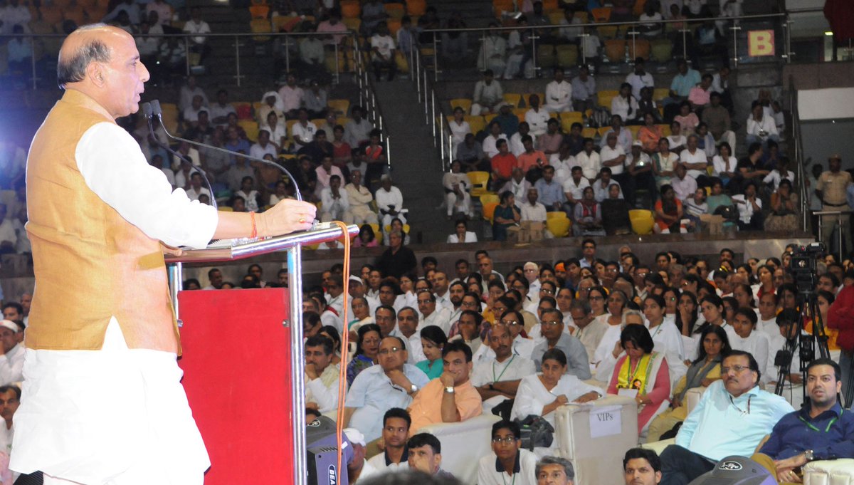 BJPLive's tweet image. Home Minister Shri @BJPRajnathSingh at the valedictory function of International Yoga Fest, organised by @moayush.