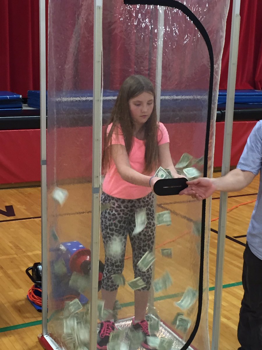 Menzie_MCS's tweet photo. In the money machine. @GWElementary fundraiser reward. #10bucks #gwproud https://t.co/ZscIxchqeX