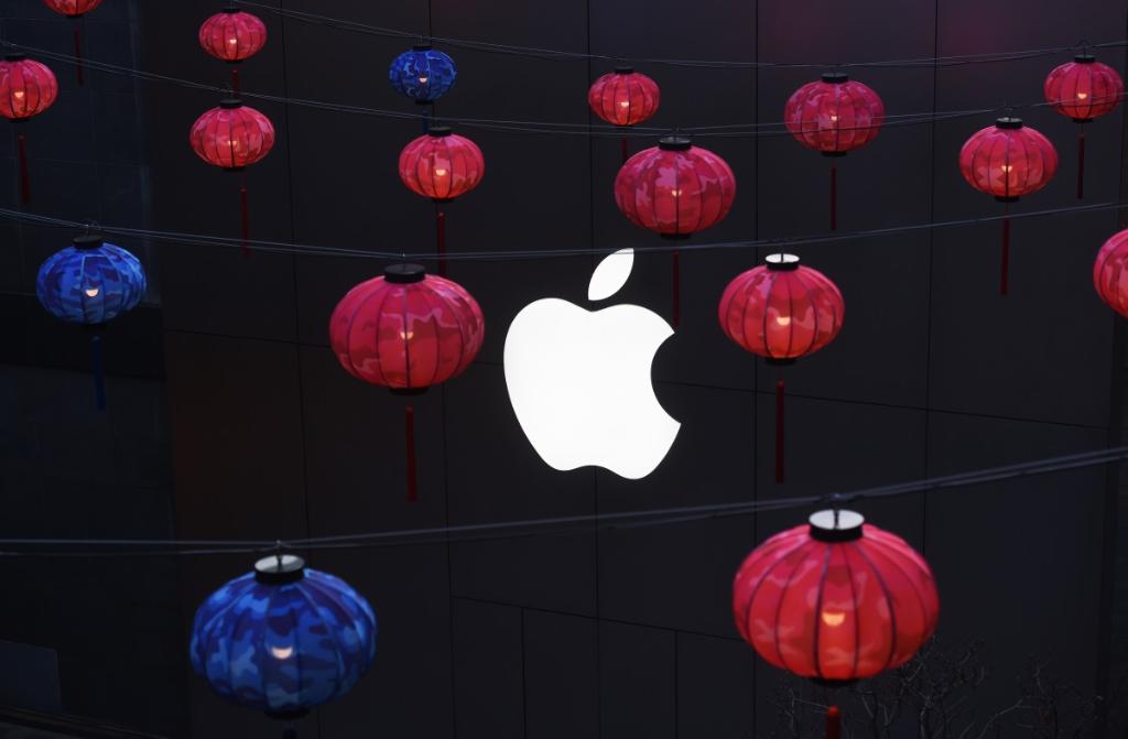 Apple is being forced to shut down iBooks and iTunes movies in China