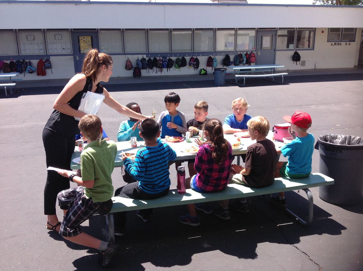 Hernandez3rd's tweet photo. Celebrating our 3rd grade speech tournament participants! 😊@PVSDCamarillo @ssiglerLPS @Bruce3rdgrade https://t.co/EMkraSXoT6