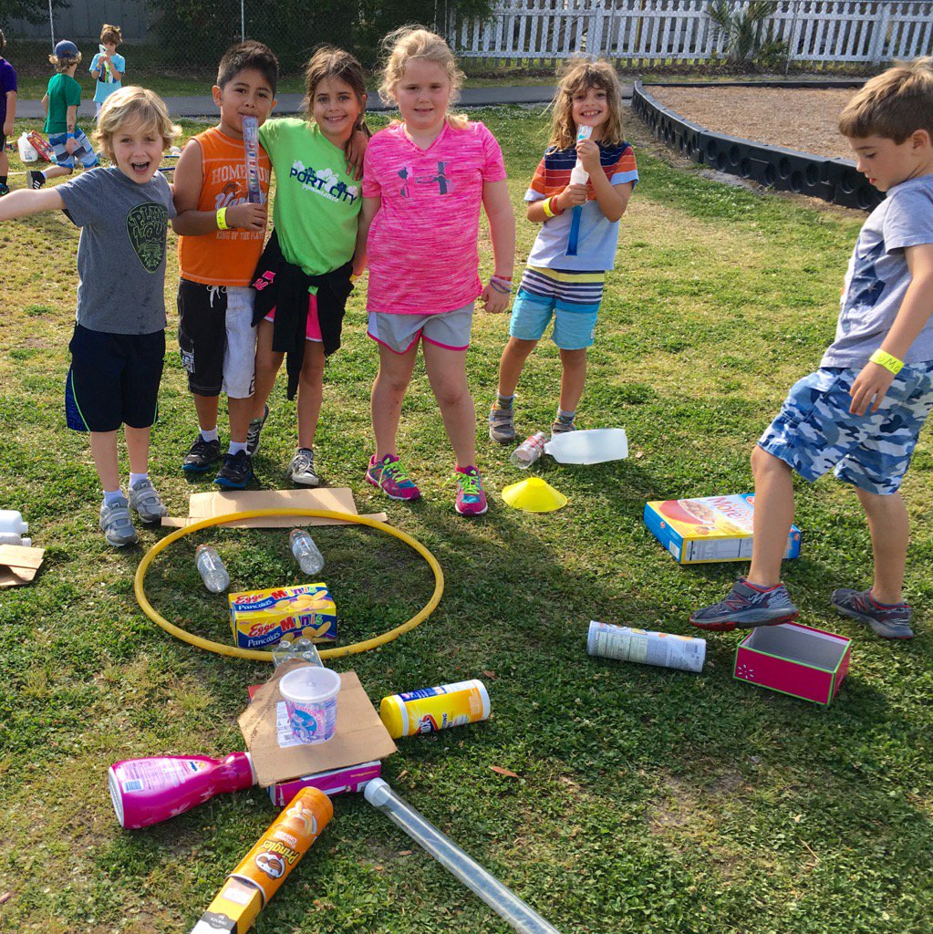 Happy #EarthDay2016 ! Making art out of trash! <a href="/WBeachSchool/">WBeachSchool</a>