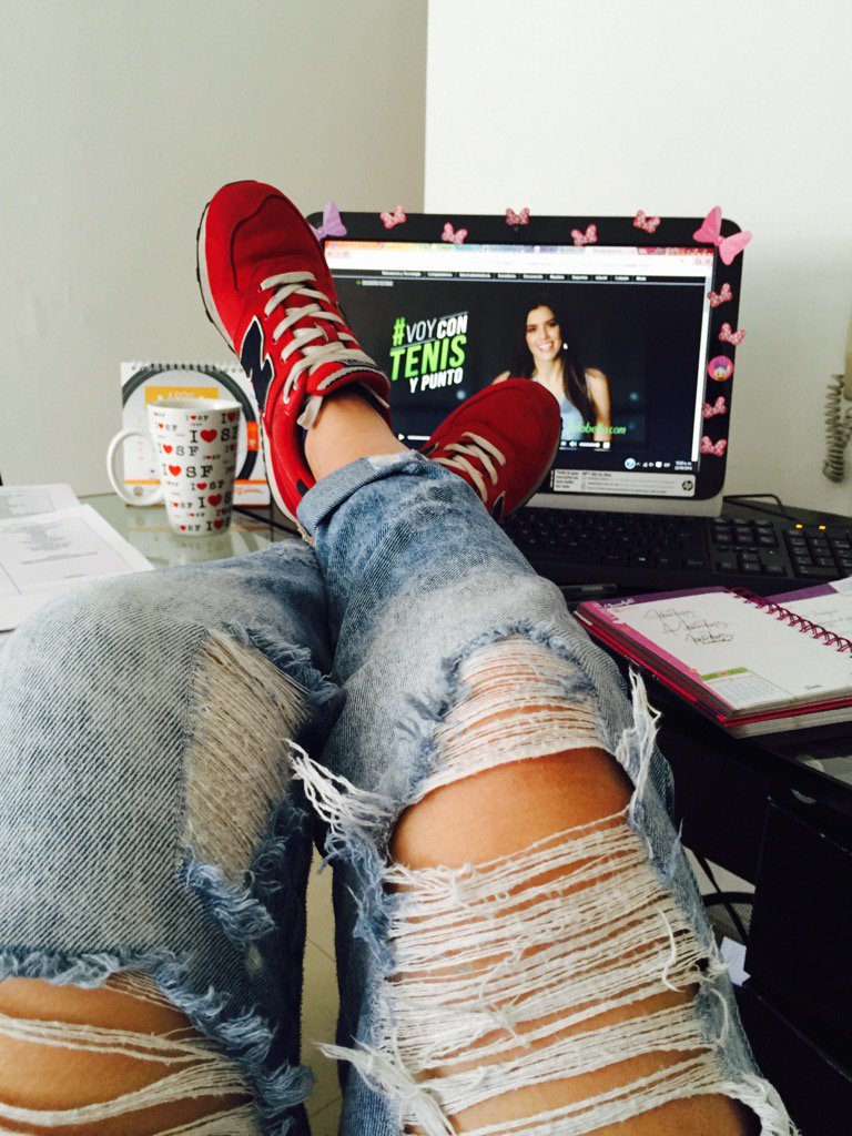 JuIianaG's tweet photo. #VoyConTenisYpunto porque soy feliz 😊 @Falabella_co https://t.co/398z24ybo7