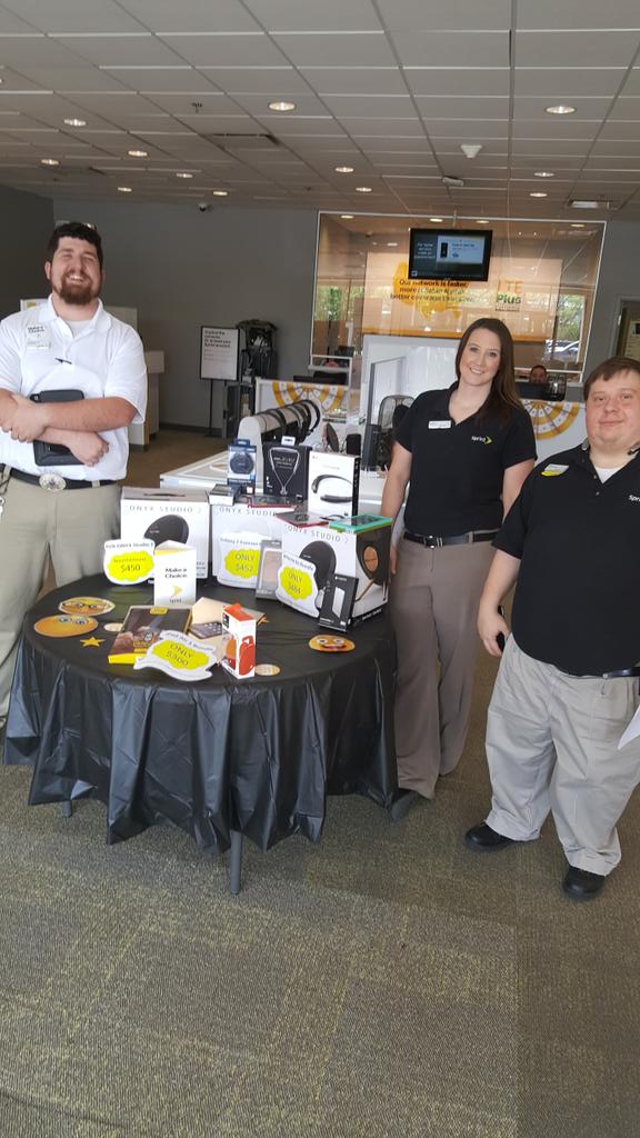 RandyDeLaSelva's tweet photo. Come see the dream team at #SprintBrentwoodTN @Carol_Anderson4 @HollyJoyRamos @BSMiller1 @MrsHankSchmitz https://t.co/6vdaFwfJra