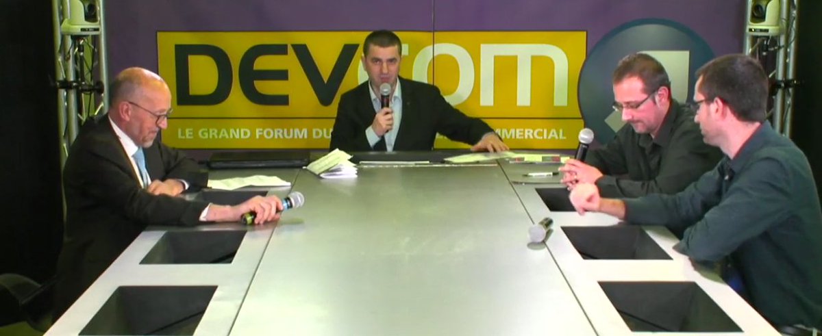 DevComLyon's tweet image. REPLAY Enjeux actuels, projets, concurrence.. 3 e-commerçants témoignent lors de #DevComLyon bit.ly/1p3IPxI