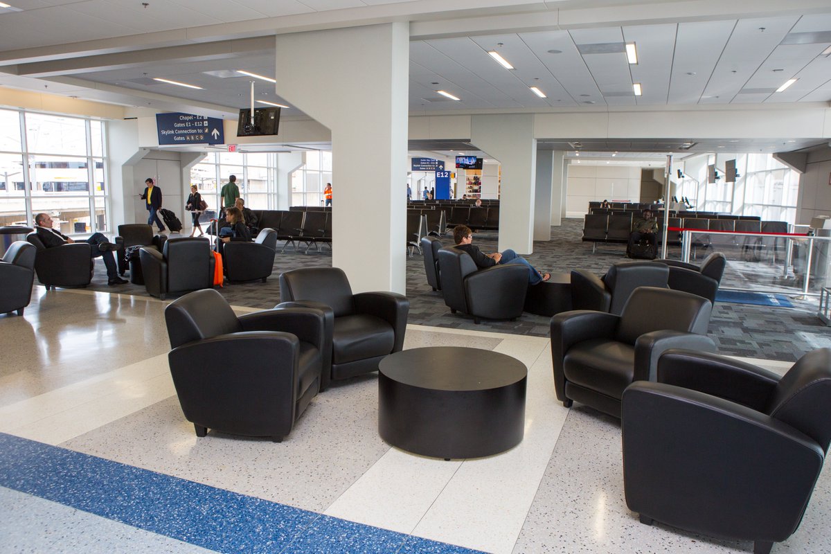 DFWAirport's tweet photo. ICYMI: Gates E11-E17 are now open! Check out the full list of upgrades: https://t.co/6tUTht9f1g #redefiningDFW https://t.co/OZj2irxIOD