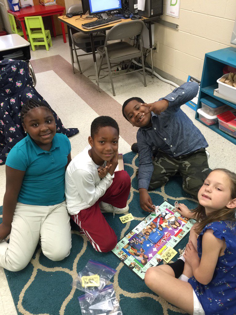MarableDeanna's tweet photo. Fun Friday for good behavior😀 #playinggameswithfriends https://t.co/QUSNOS7Vk5