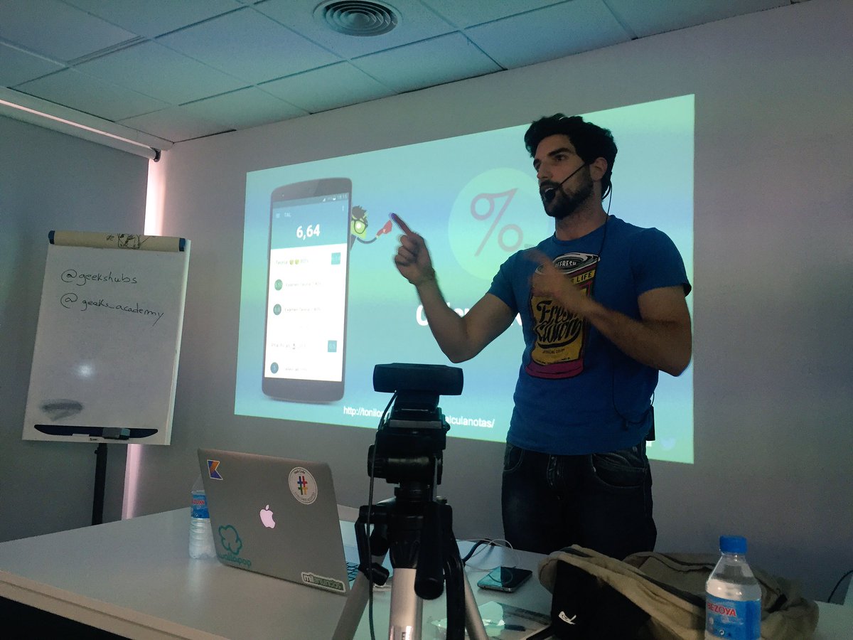 geeks_academy's tweet photo. @tonilopezmr a los mandos de la charla sobre #android en la #geekMobileHackathon en @geekshubs https://t.co/R2DTOOLUNN