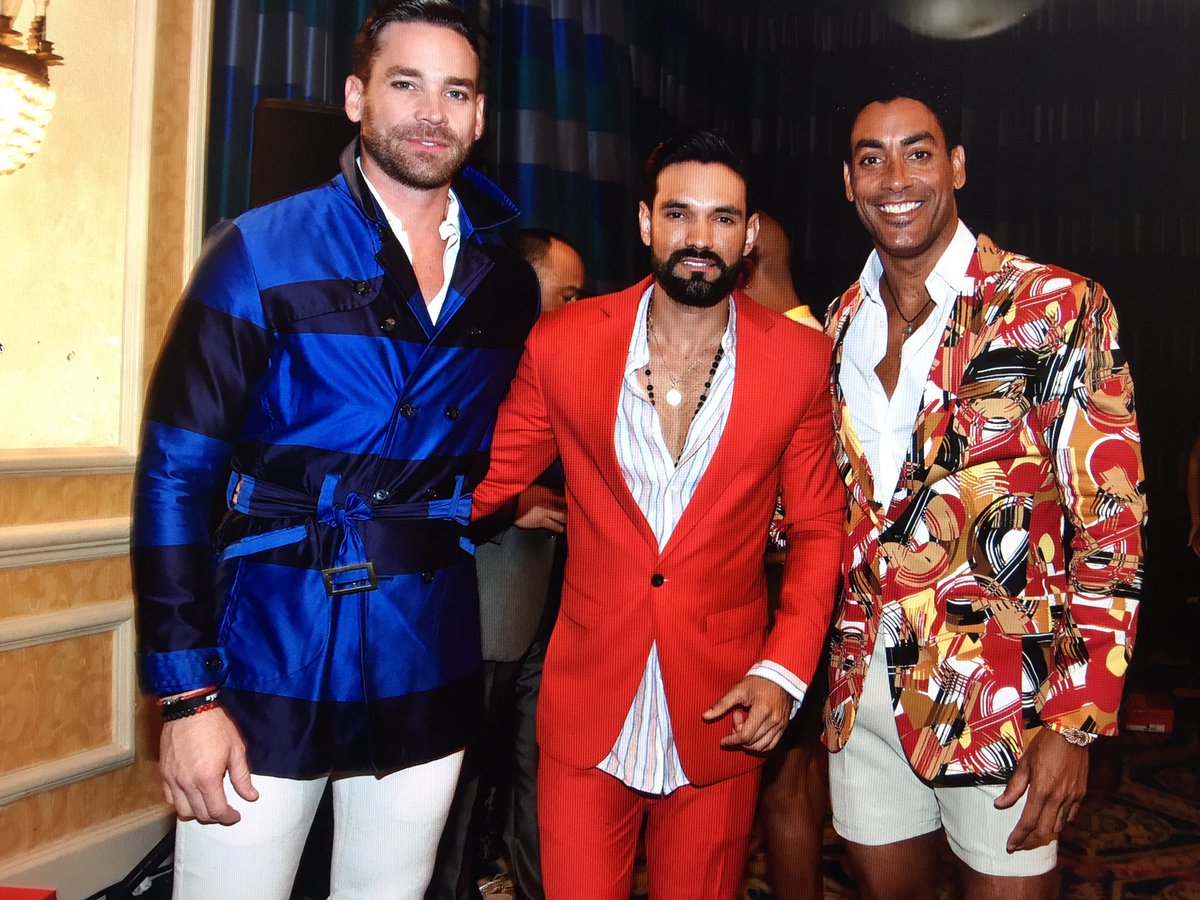 peter_hance's tweet photo. Pasándolo como debe ser con el compadre y el Caparroso en #sanjuanmoda https://t.co/5Uyzsbapuh