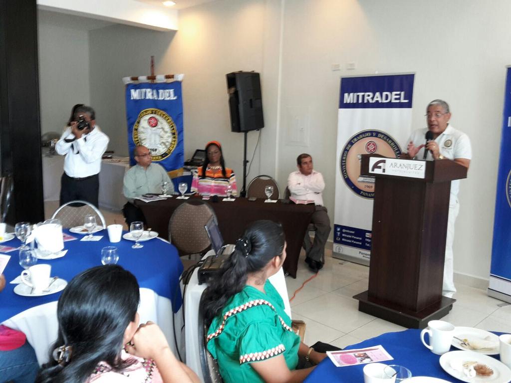 EvyMadrigal's tweet photo. @burgosmg realiza Exitoso lanzamiento deLa Escuela Basica Laboral, ciudad de David. #IPEL2016 @Mitradel @LE_CarlesR https://t.co/7PWi4mYcvx