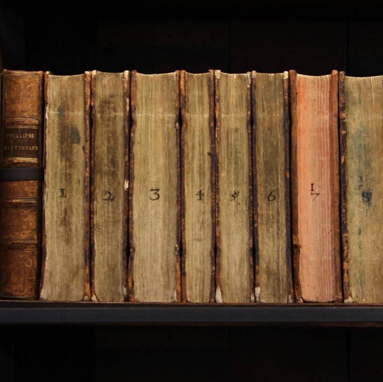 bodleianlibs's tweet image. Happy #WorldBookNight! Whether in the library or home, on the bus or the train - we hope you&apos;re reading a good book.