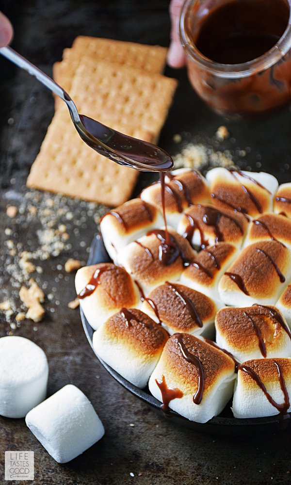Lifetastesgoood's tweet photo. S'mores Dip drizzled with creamy, rich chocolate ganache! https://t.co/4LaXjN0pbf #ad #LetsMakeSmores @Walmart https://t.co/A8NFNj1SwP