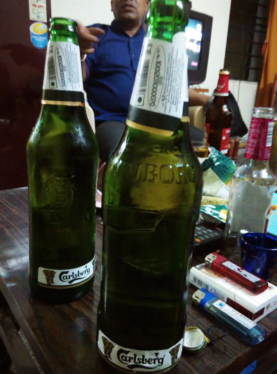 TheRJAnkit's tweet photo. Dis is #scam  in India
The botle is of #tuborg  and printd brand is #carlsberg 

@Tuborg @carlsberg 
#beerscam https://t.co/h0TbtaeK0O