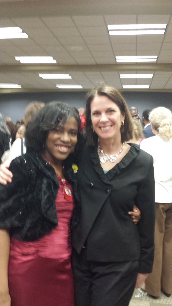 ReuPrincipal's tweet photo. Congrats Amari Robinson, Reuther senior, on your Mahone scholarship for college. Thanks Mahone Fund and Carthage https://t.co/yBlO9m3ADg