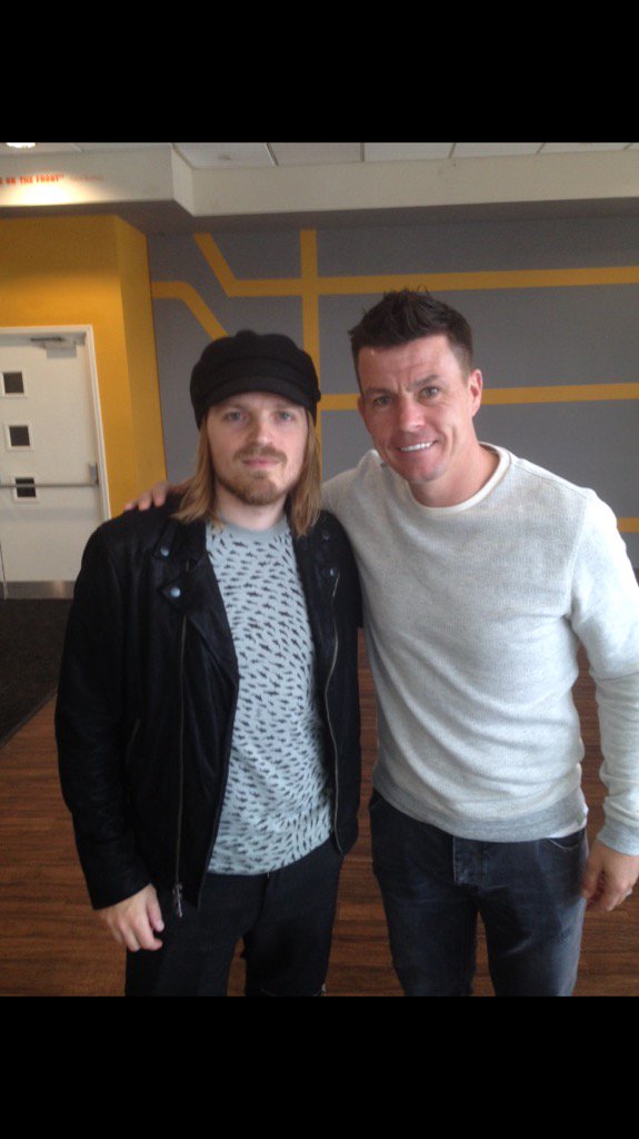 ianharte23's tweet photo. Very good meeting Chris from @KasabianHQ yesterday. What a top lad, and even better he is a massive @LUFC fan. #MOT https://t.co/SdHuUqdlmZ