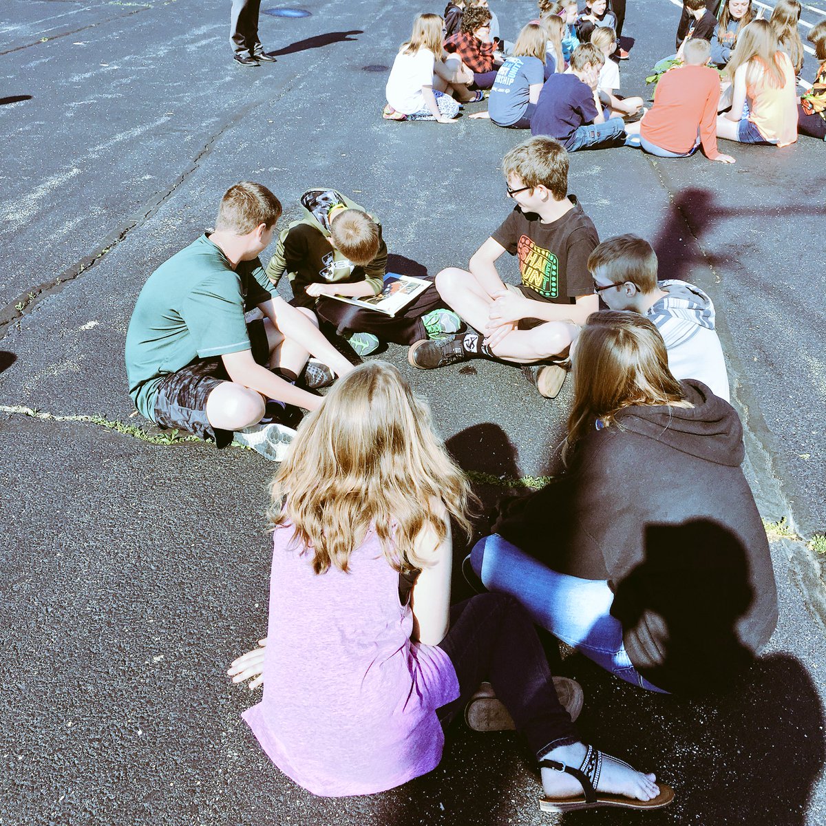 MrSmithMtZ's tweet photo. #EarthDay @WL_MS Ss reading 2 my class &amp; @Reber_5thGrade #MrSmith5thgrade #wlcardpride #5thgradelife https://t.co/2DzhzVZgU0