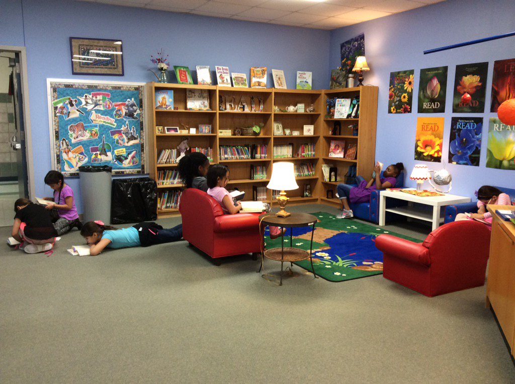 PearcyLibrary's tweet photo. Ms. Forbes' class loves their Friday library/reading time. It's a reading kind of Friday. #pearcylearninglibrary https://t.co/z52qRjrYHN
