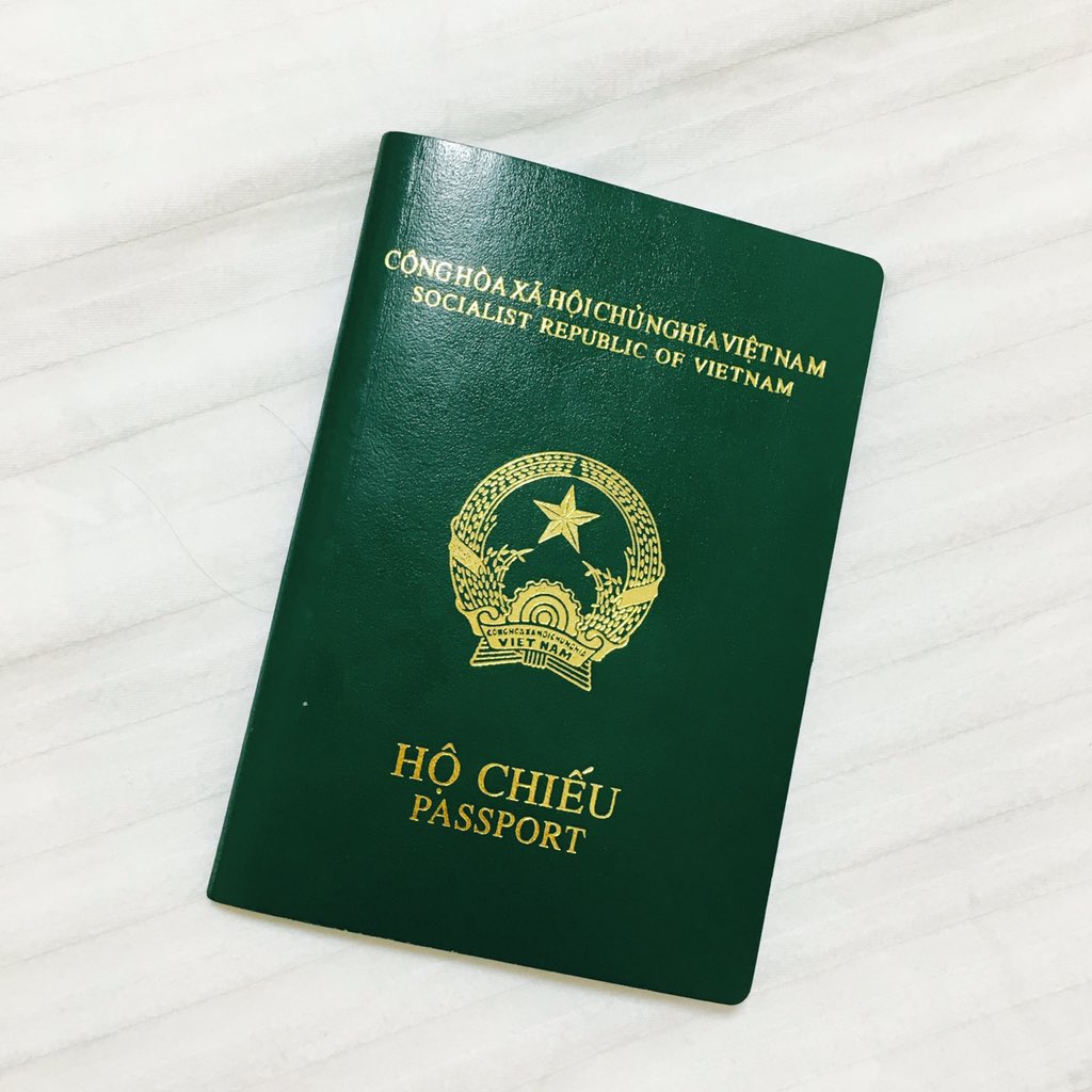 ベトナムフェスティバル Su Twitter シンチャオ 宣伝部員のバオです みなさんベトナムのパスポートは緑色って知ってました 空港で見かけたら それはベトナム人かもしれないですよ っ
