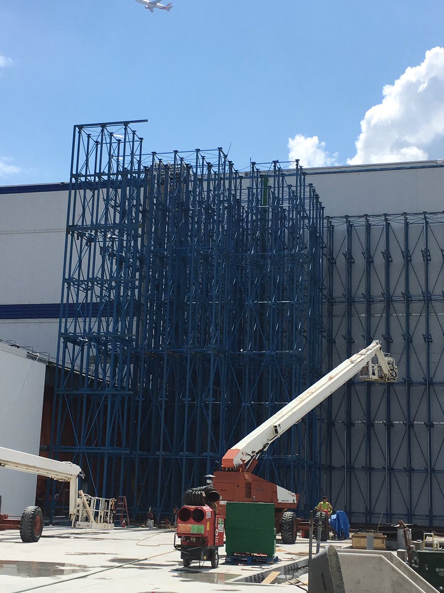 conestogacold's tweet photo. First racks standing in Mississauga expansion summer 2016. https://t.co/DC9MfbCohn