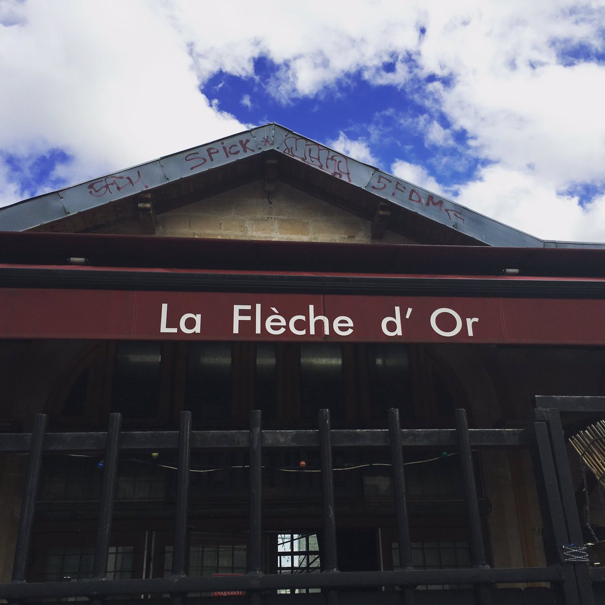wevibesfest's tweet photo. Notre festival aura lieu les 24 et 25 septembre à @laflechedor ! Save the date ! On vous en dit plus très vite ! 😉 https://t.co/3HTVszZGTZ