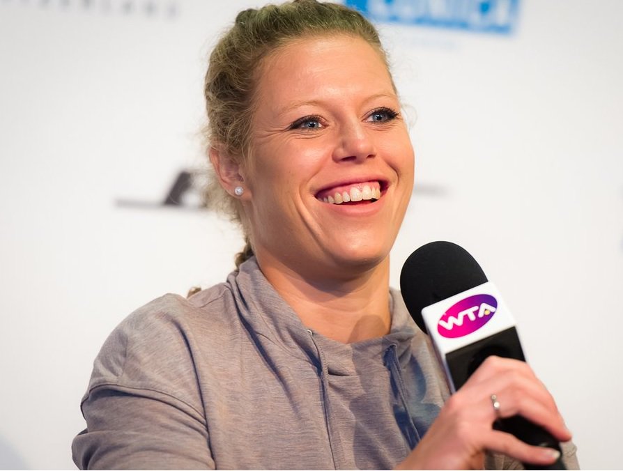 LAURA SIEGEMUND Cgq_Ze0WgAAQ0dH