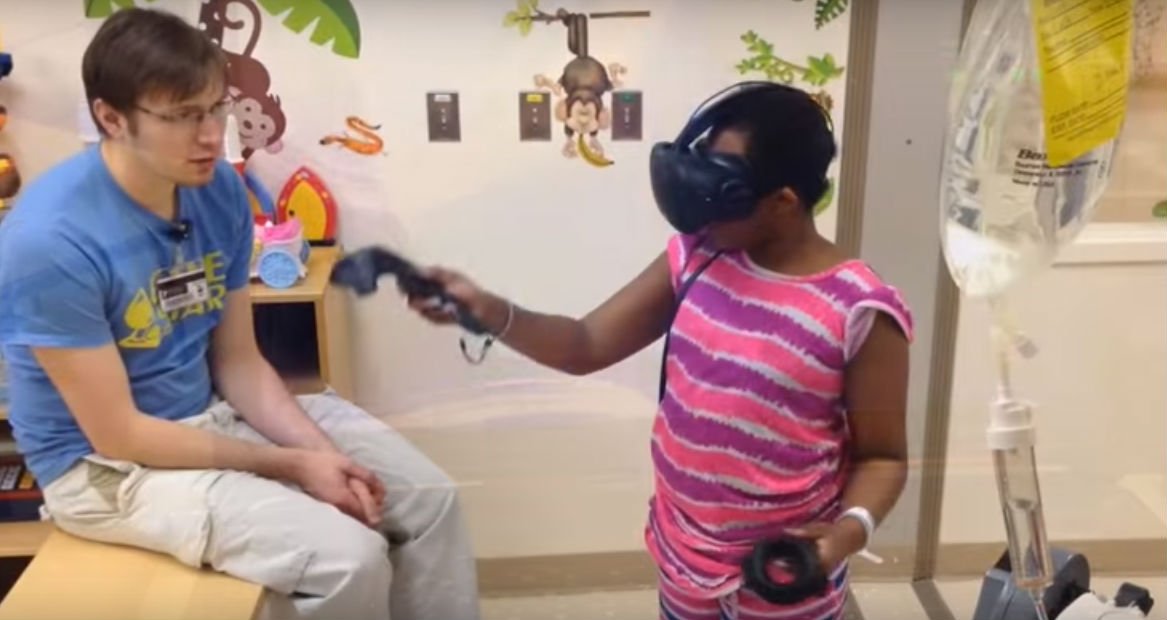 TheMalia's tweet image. A Kid In The Hospital Reports Less Pain After Using Google 'Tilt Brush' buff.ly/20Zb3rl #VirtualReality #VR