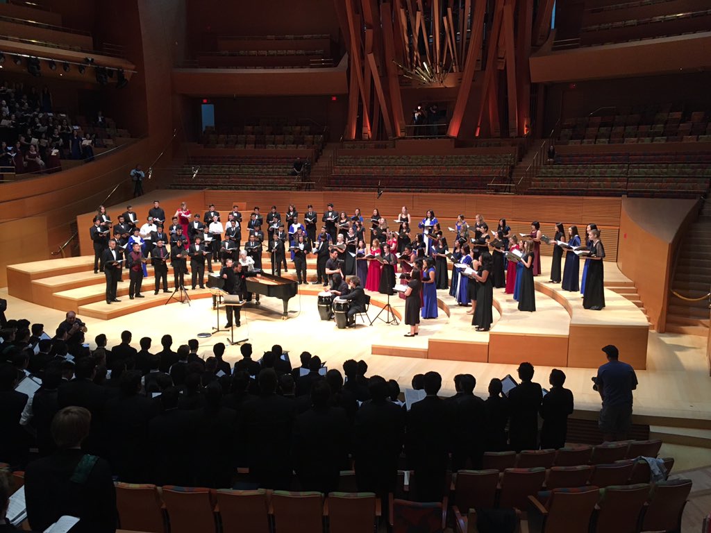 yetithecat11's tweet photo. The honor Choir takes the stage! #HSCF2016 @LAMasterChorale https://t.co/gIBNpH04nQ